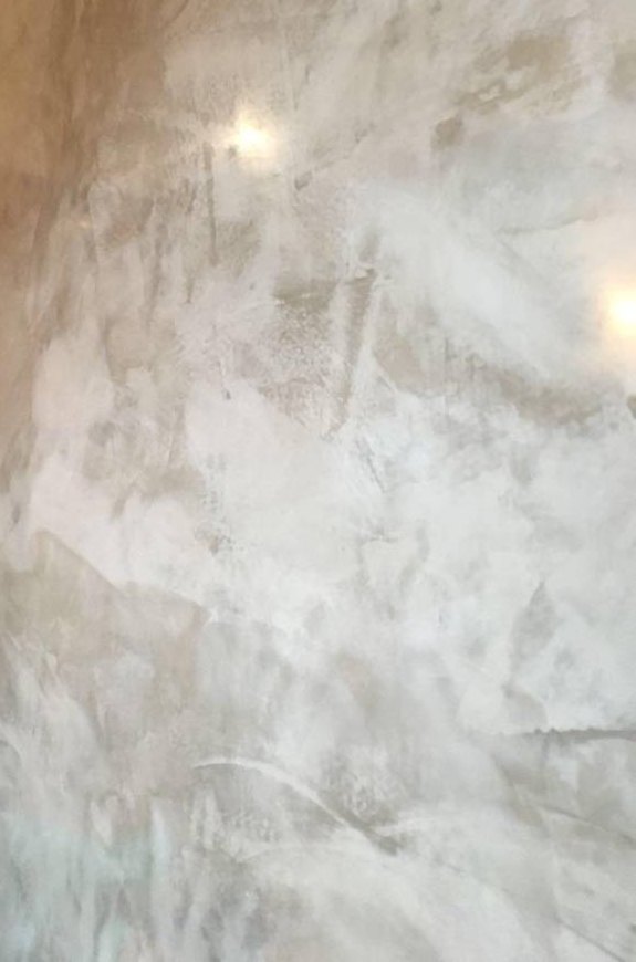 Pale pearl metallic plaster wall detail with cloud-like movement
